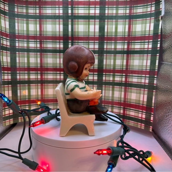 Vintage Wales Porcelain Football Player with Skinned Knee Figurine - Picture 2 of 7